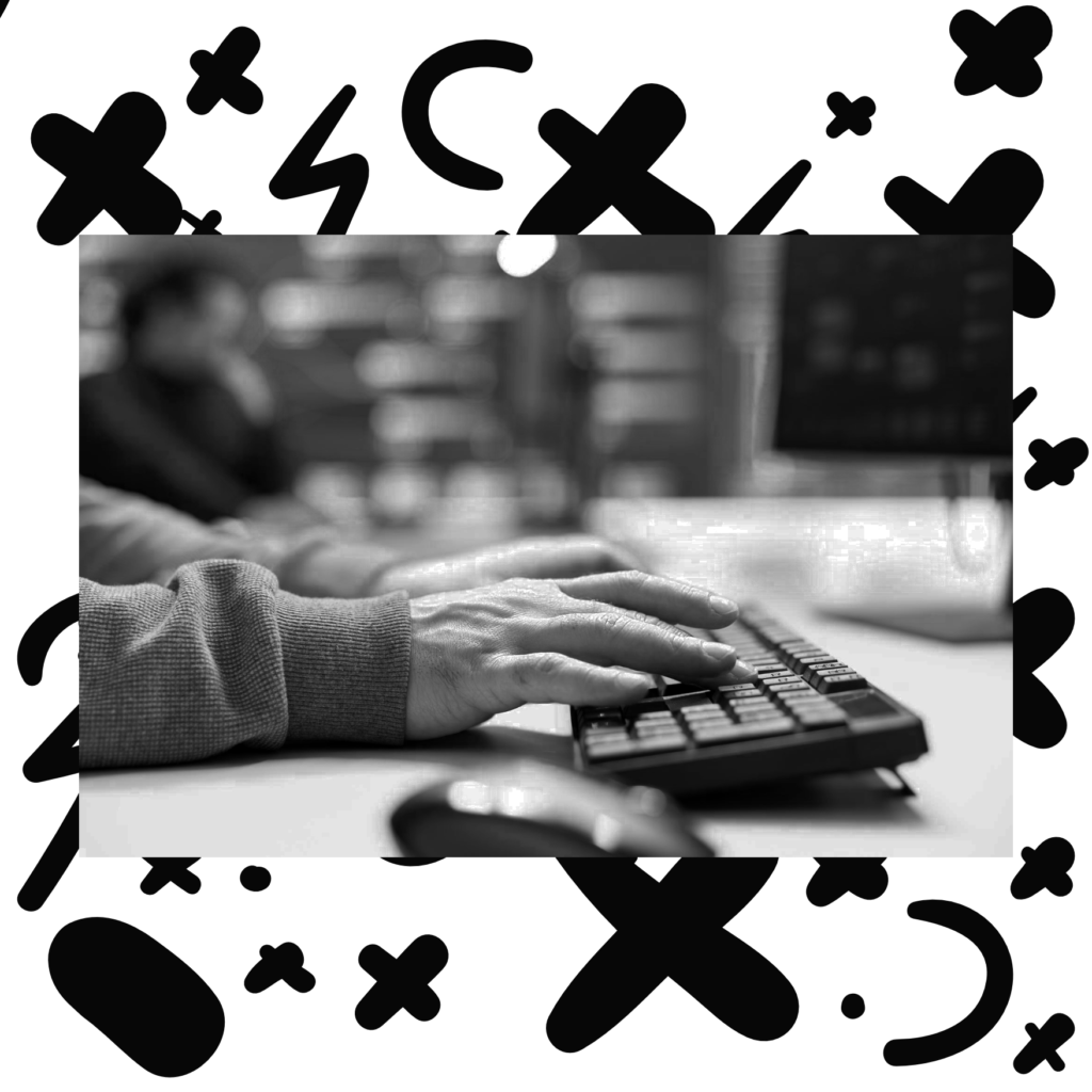 Person arbeitet an digitalen Projekten und modernen Webseiten