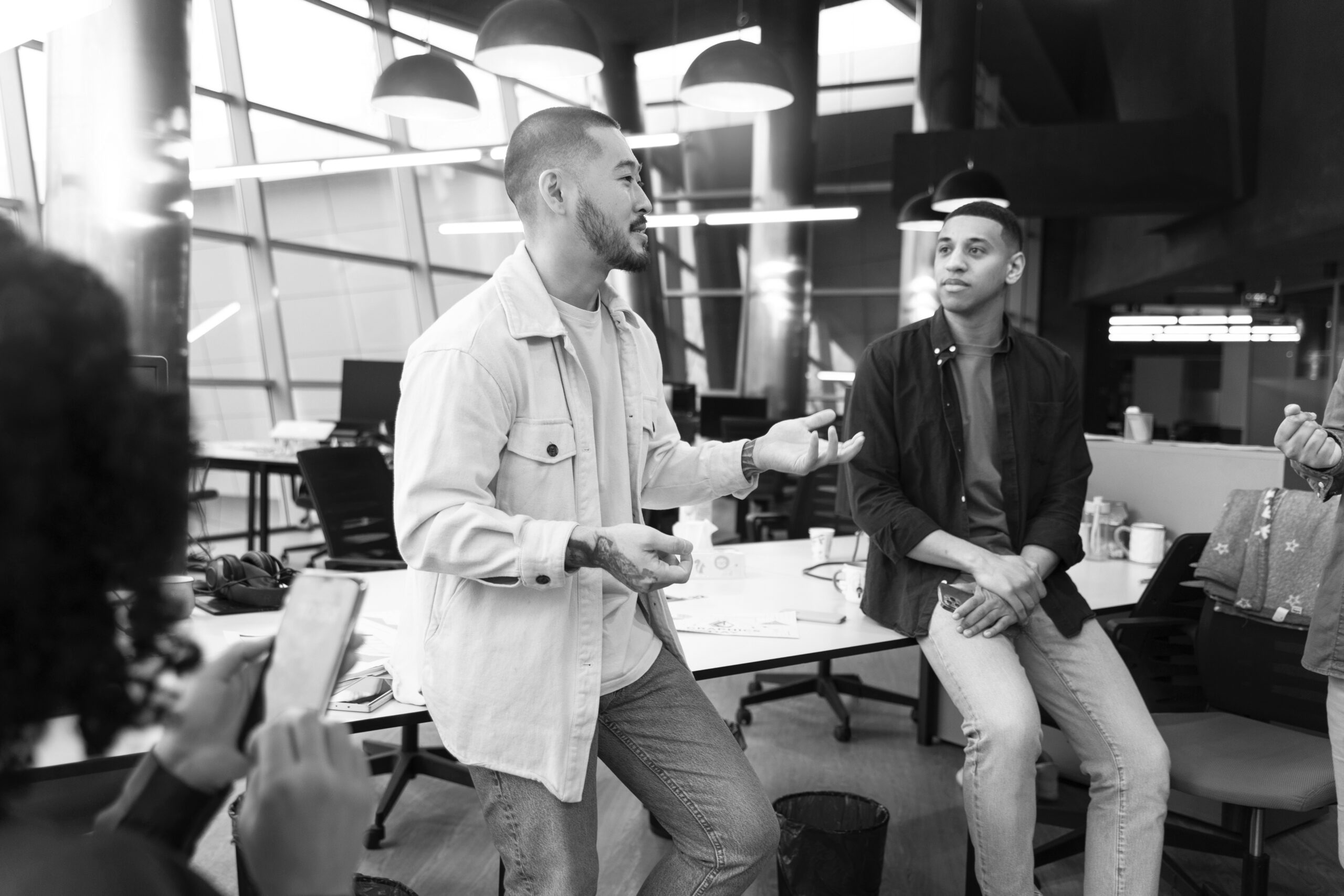 Startup-Team arbeitet gemeinsam an neuen Geschäftsideen
